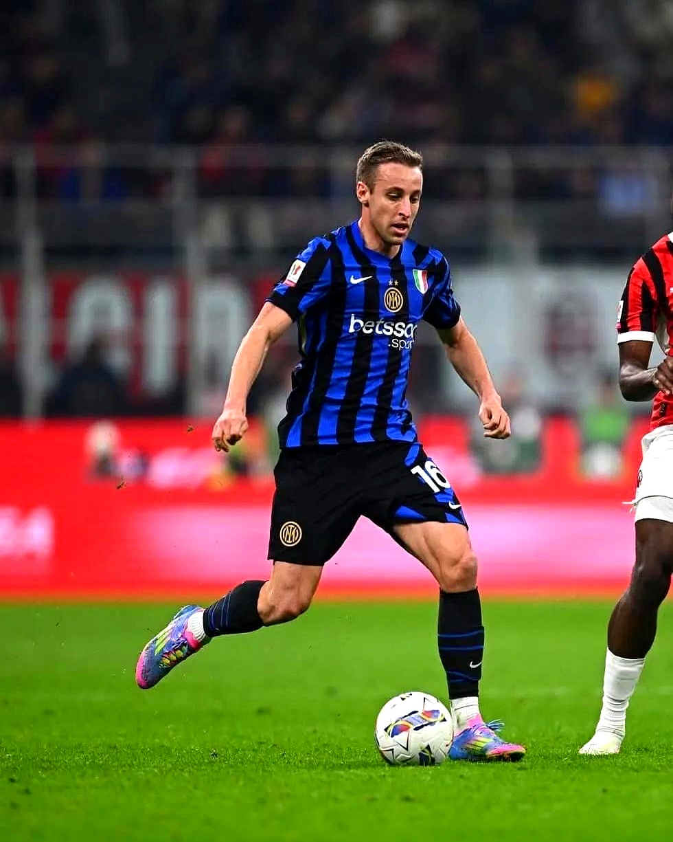 包含国际米兰碾压瑞典，弗拉霍维奇爆发神勇的词条