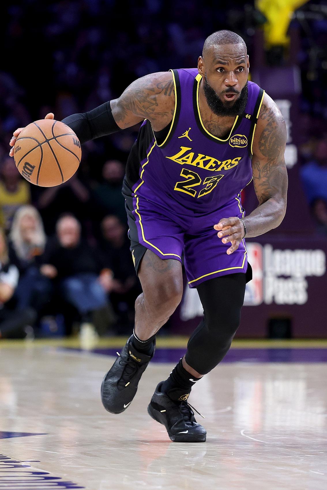 关于湖人B队险胜巴西男篮，锡安打破历史纪录的信息